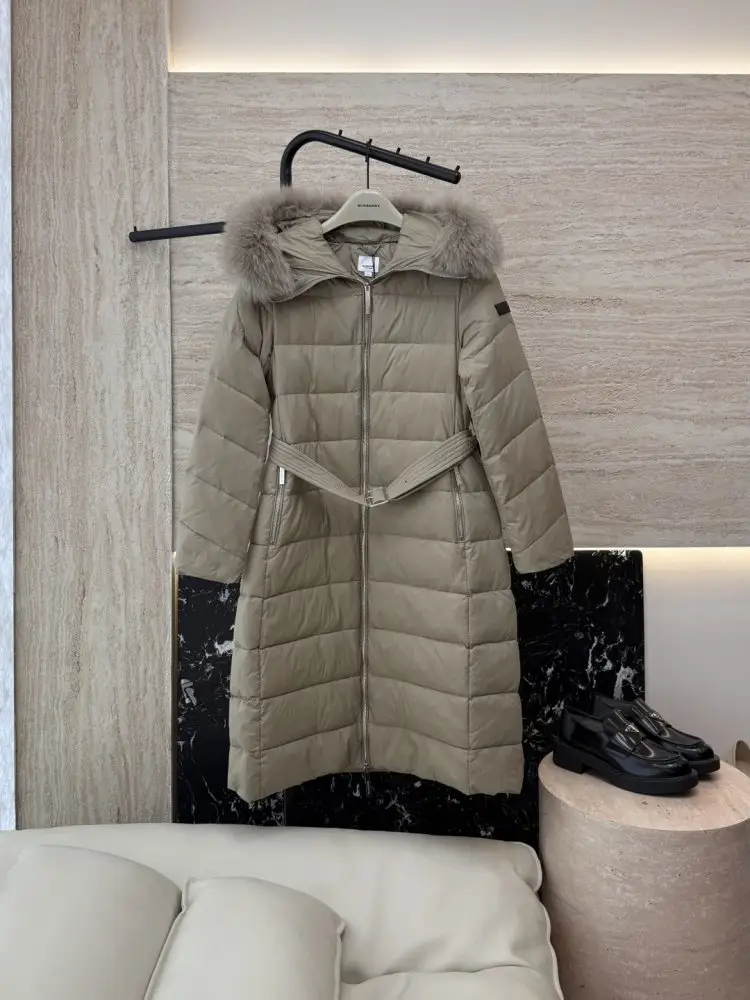 Burberry — Довга куртка на пуху зі знімним коміром з лисячого хутра