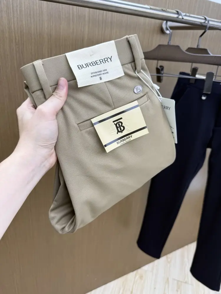 Burberry — Брюки чоловічі