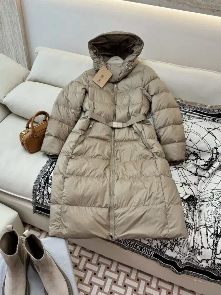 Burberry — Приталенная long feather jacket women's