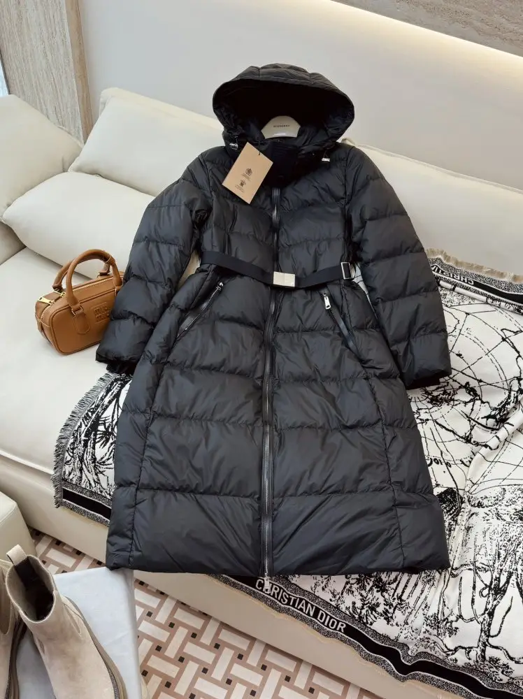 Burberry — Приталенная довга пухова куртка жіноча