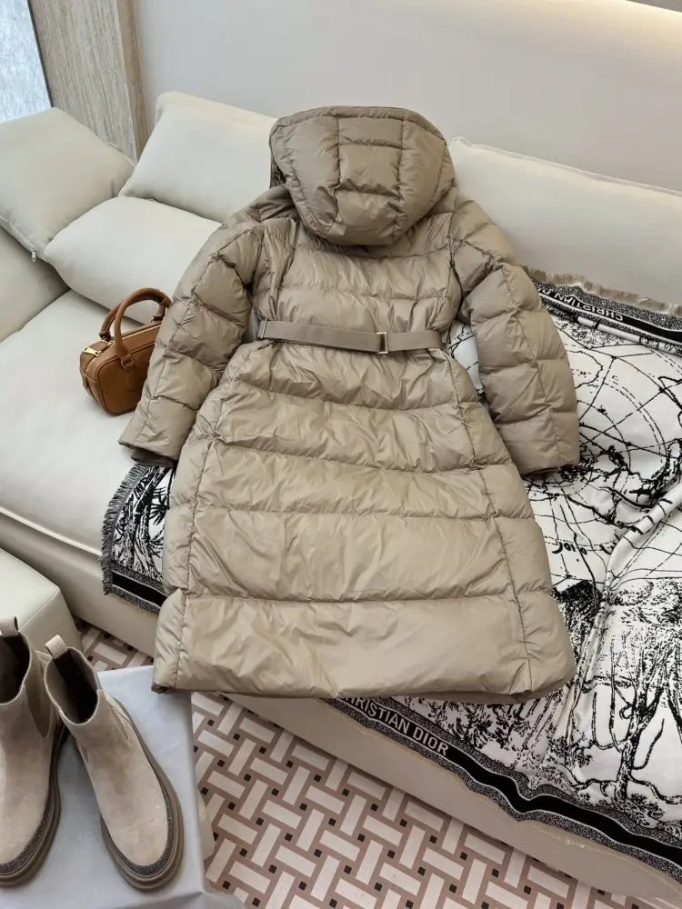 Burberry Приталенная long feather jacket women's — Photo 2