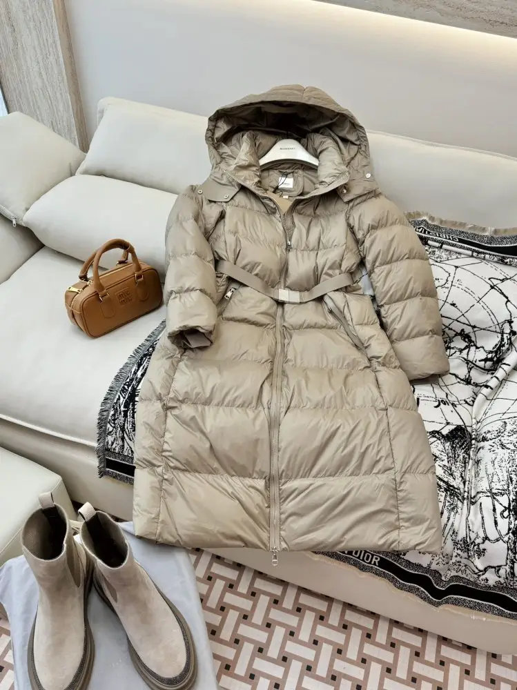 Burberry Приталенная long feather jacket women's — Photo 3