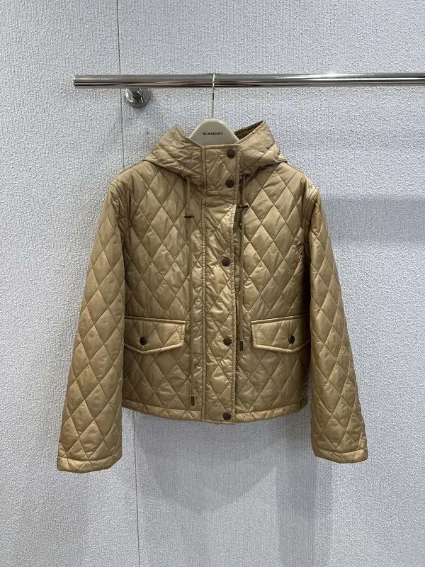 Burberry — Стеганая жіноча куртка з капюшоном