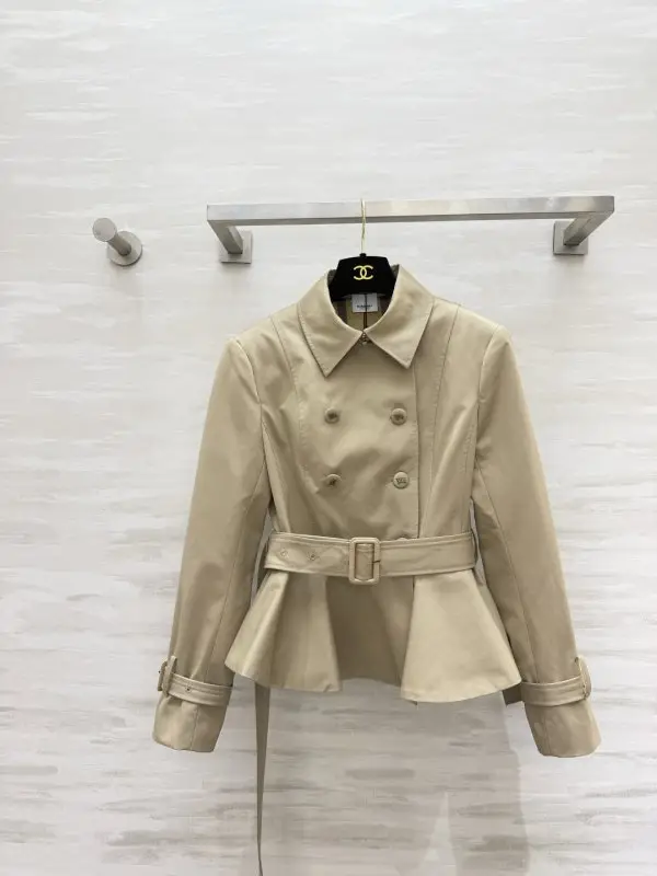 Burberry — Short autumn trench