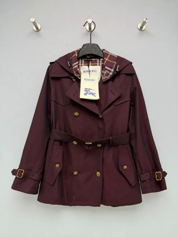 Burberry — Короткий двубортный тренч с капюшоном