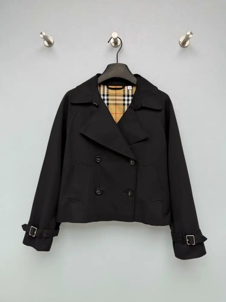 Burberry — Short double-breasted trench