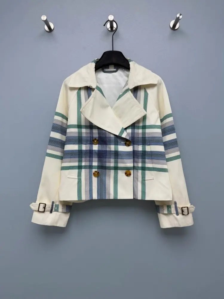 Burberry — Short double-breasted trench