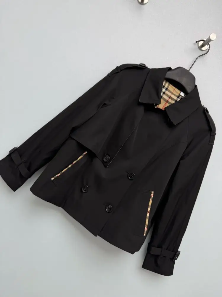 Burberry Short double-breasted trench — Photo 4