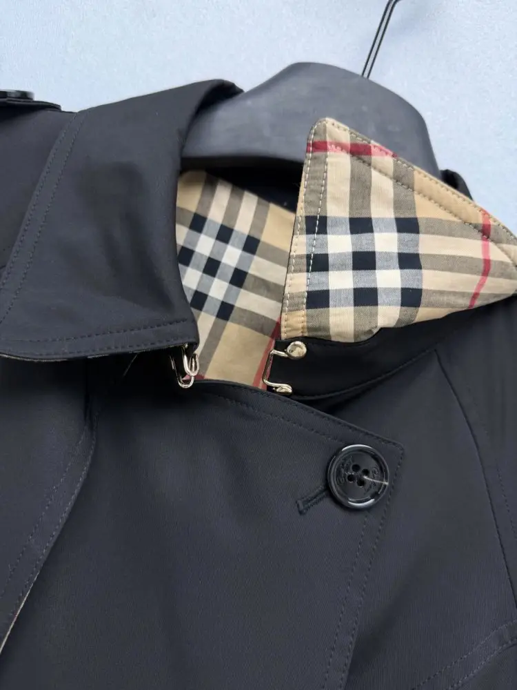 Burberry Short double-breasted trench — Photo 5