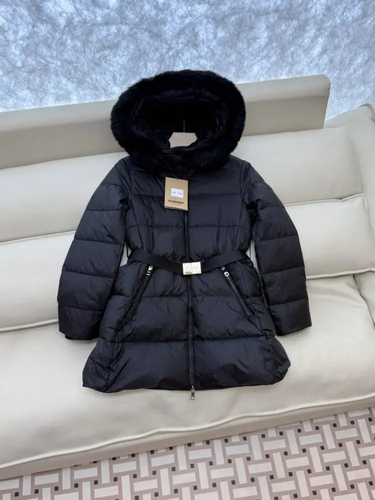 Burberry Короткая пуховая куртка женская — Фото 3