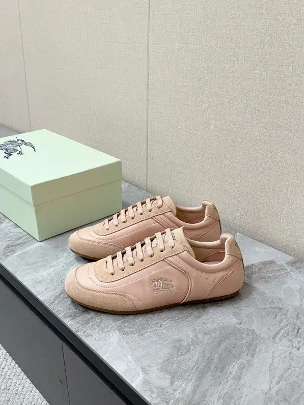 Burberry Sneakers — Photo 3