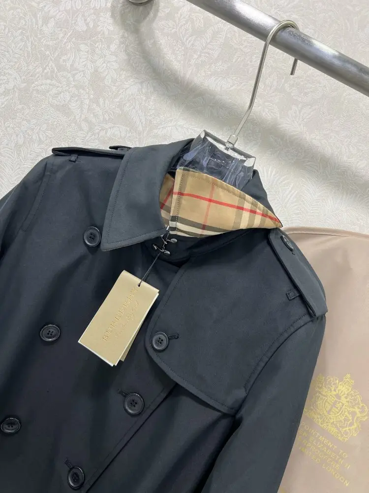 Burberry Trench female — Photo 2