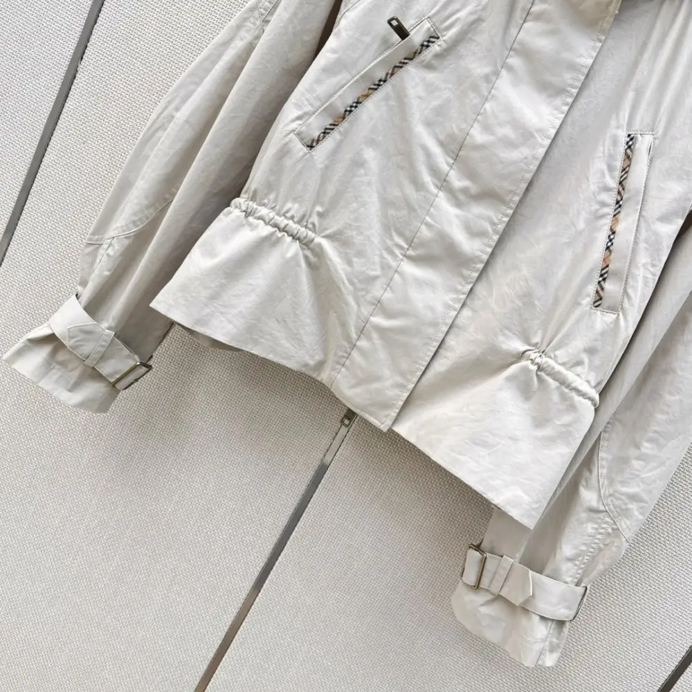 Burberry Trench from hood — Photo 4