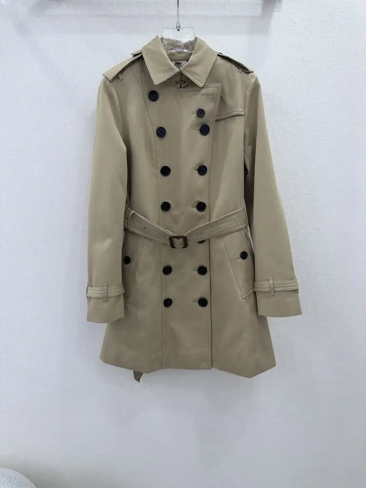 Burberry Trench secondary length at style Sandrine — Photo 1