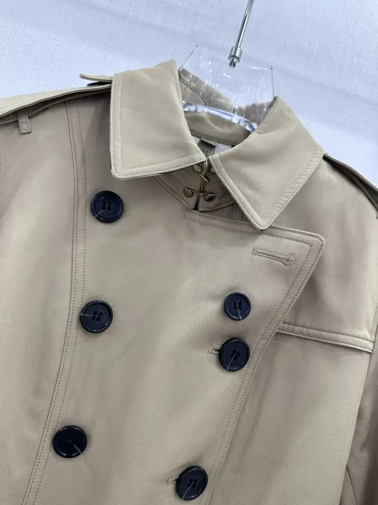 Burberry Trench secondary length at style Sandrine — Photo 2