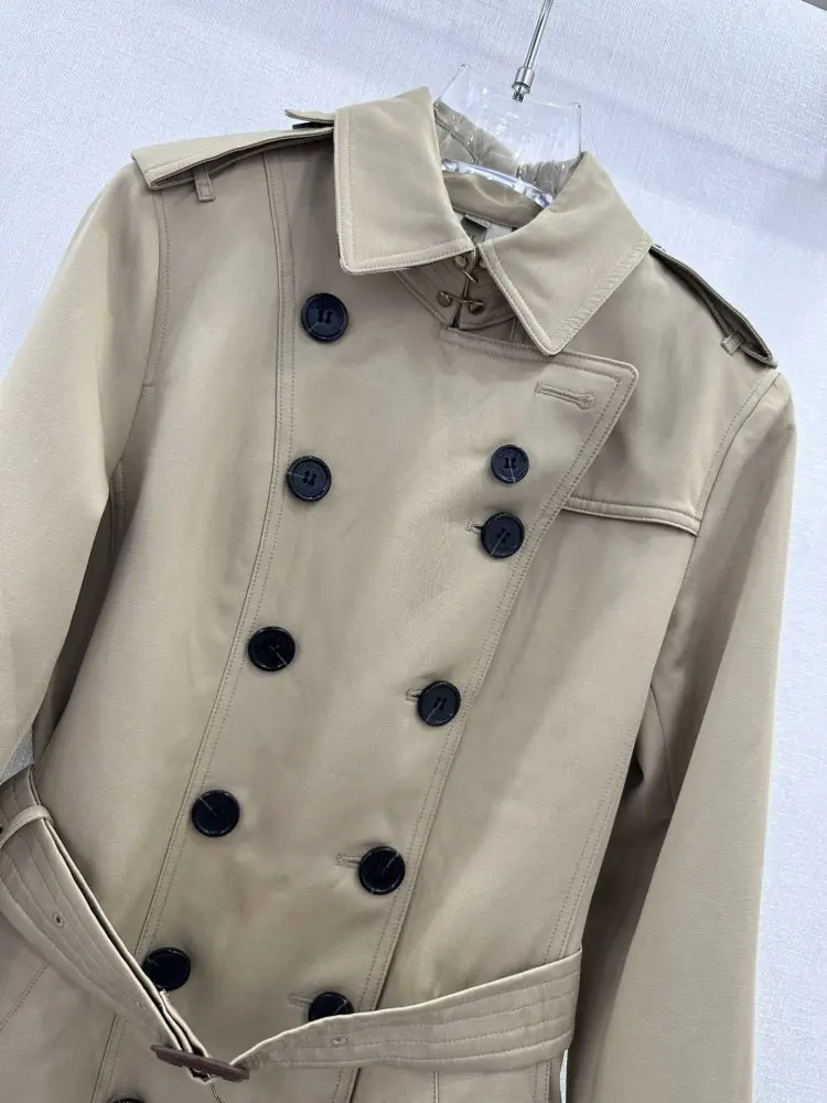 Burberry Trench secondary length at style Sandrine — Photo 3