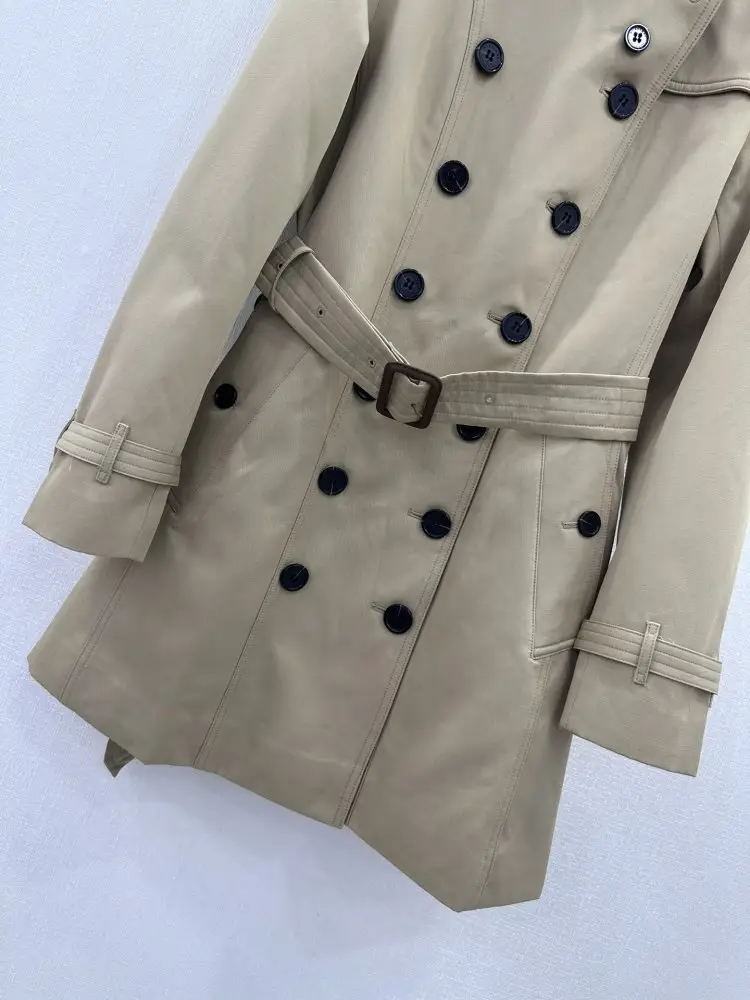 Burberry Trench secondary length at style Sandrine — Photo 5