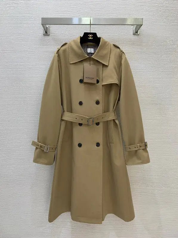 Burberry — Trench