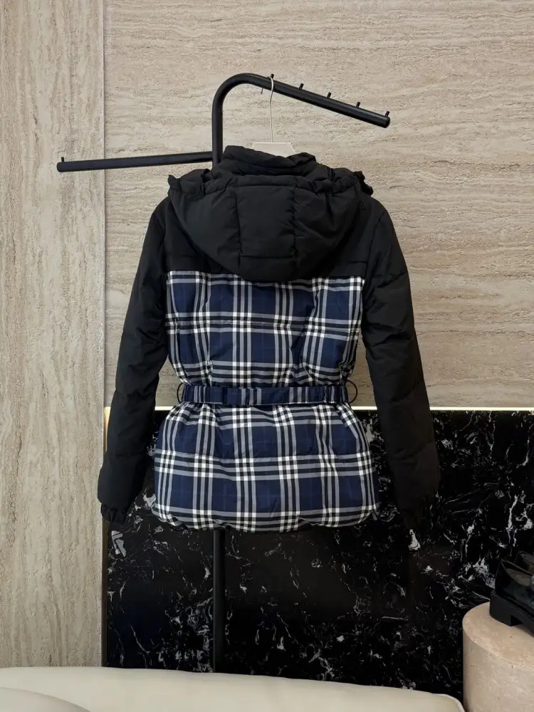 Burberry Двусторонняя пуховая куртка женская — Фото 2