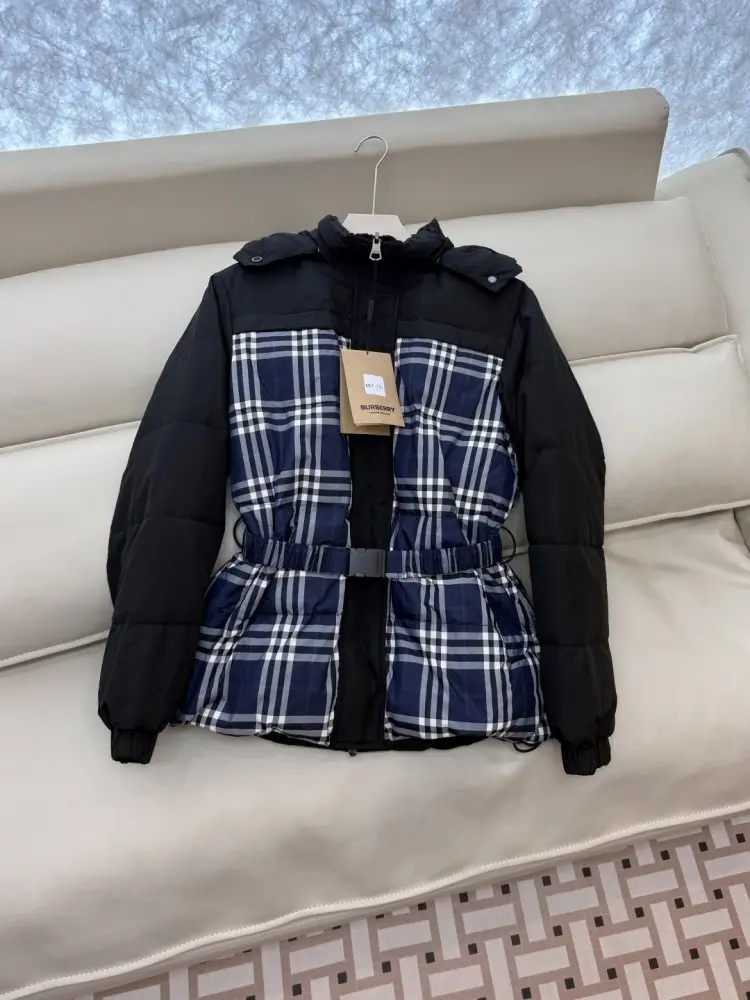 Burberry Двусторонняя пуховая куртка женская — Фото 3