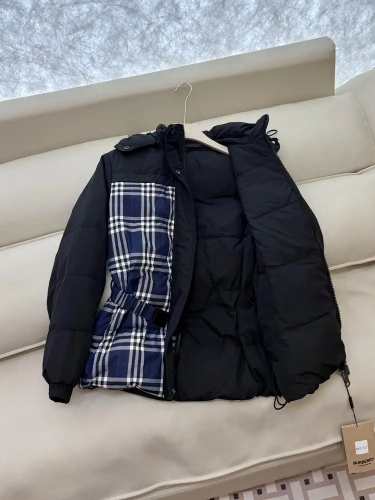Burberry Двусторонняя пуховая куртка женская — Фото 5