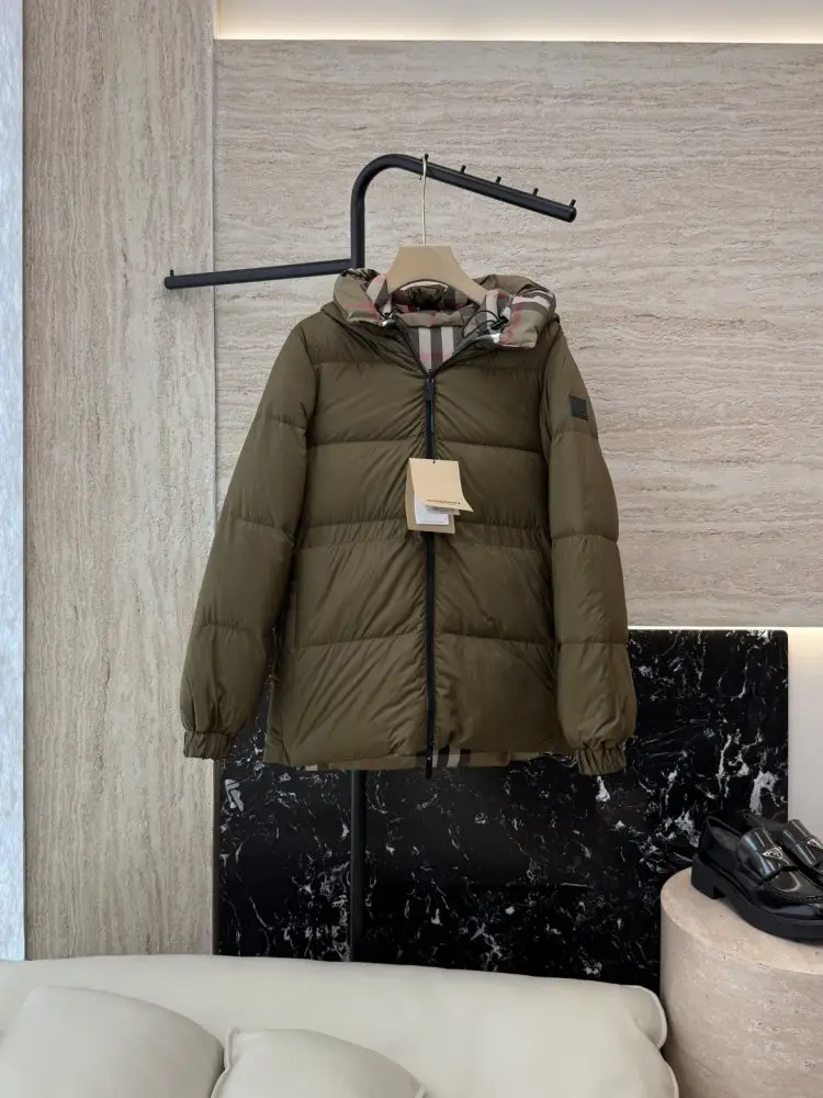 Burberry — Двостороння картата пухова куртка