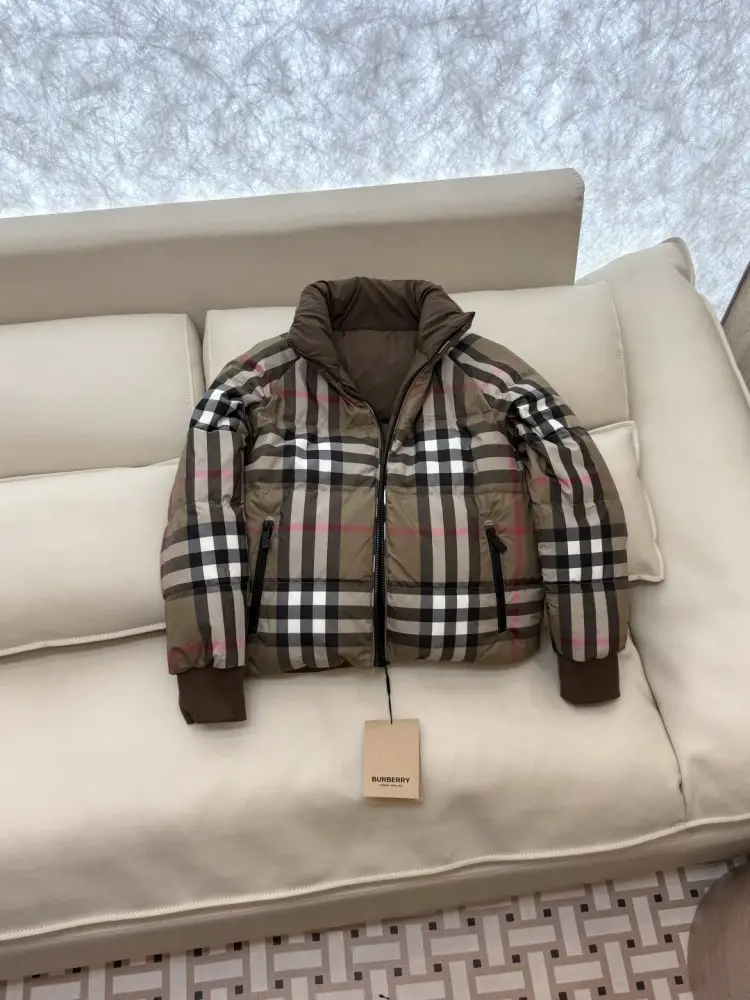 Burberry Двусторонняя клетчатая пуховая куртка — Фото 4