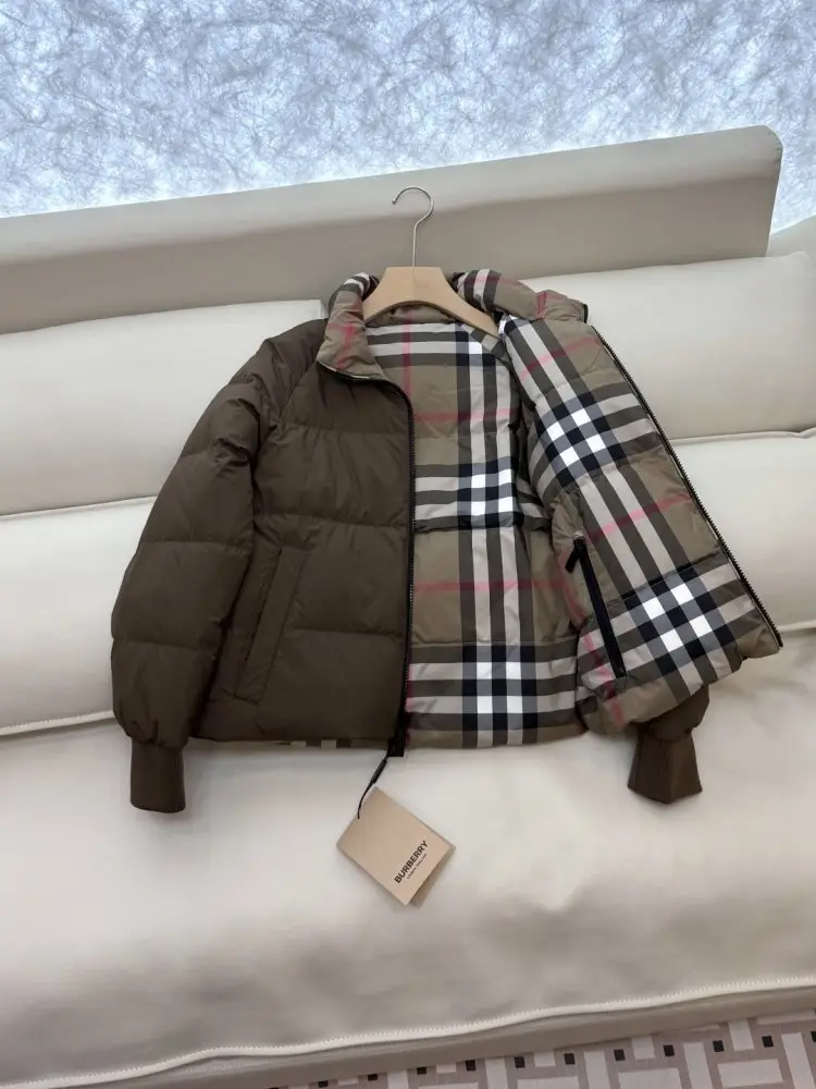 Burberry Двусторонняя клетчатая пуховая куртка — Фото 5