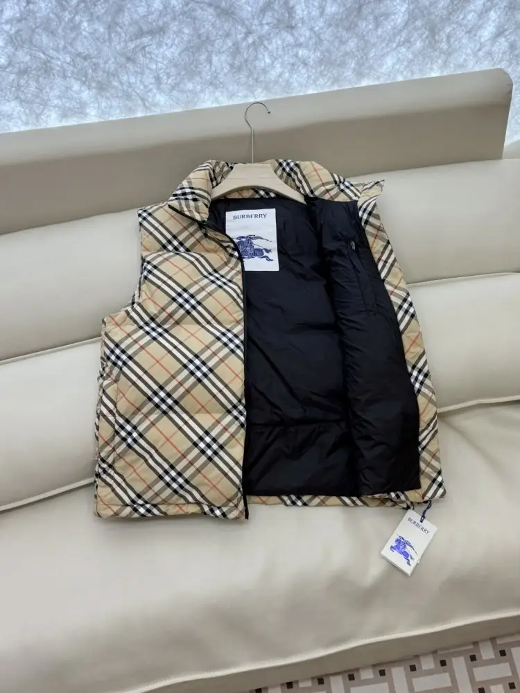 Burberry Жилетка на пуху женская — Фото 4