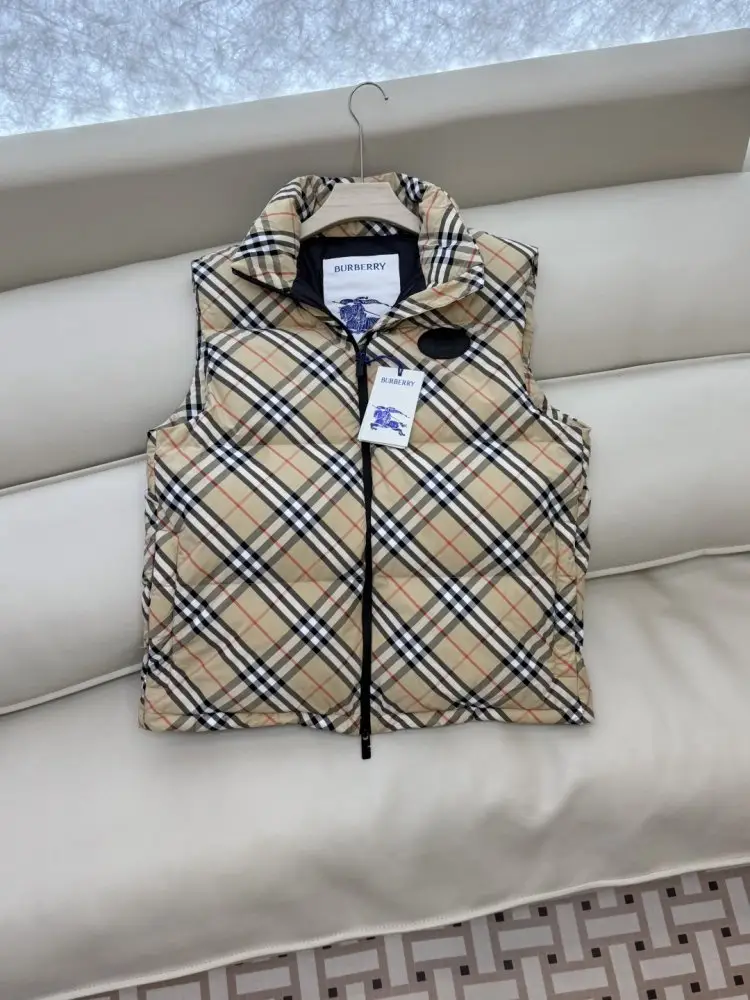 Burberry Жилетка на пуху женская — Фото 5