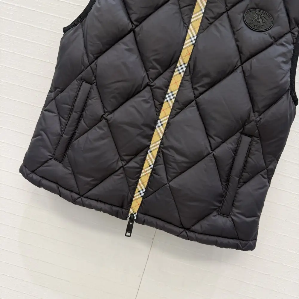 Burberry Жилетка на пуху женская — Фото 5