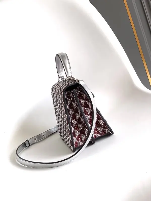 BVLGARI Сумка 19 см Serpenti Forever інкрустована кристалами — Фото 2