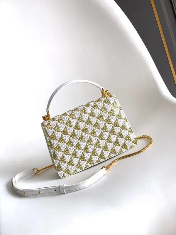 BVLGARI Сумка 19 см Serpenti Forever інкрустована кристалами — Фото 3