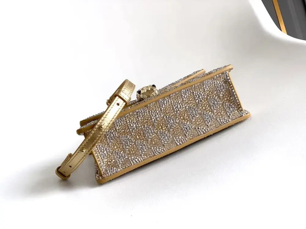 BVLGARI Сумка 19 см Serpenti Forever інкрустована кристалами — Фото 4