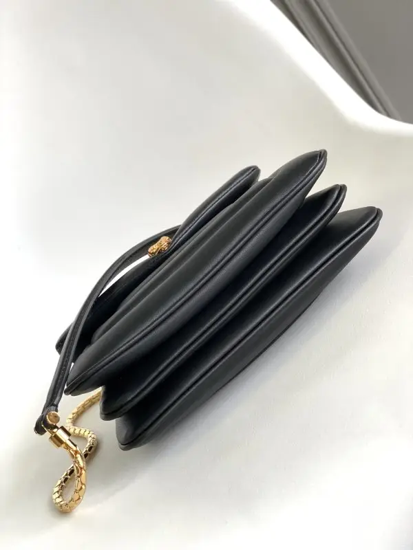 BVLGARI Сумка через плече SERPENTI REVERSE 22 см — Фото 4