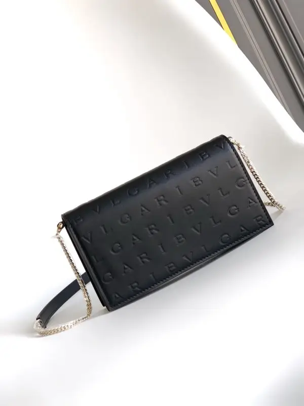 BVLGARI — Кошелек INFINITUM 19 см на цепочке