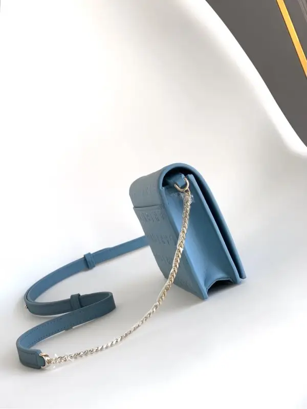 BVLGARI Purse INFINITUM 19 cm on chain — Photo 2