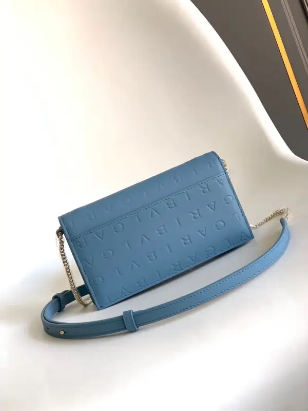 BVLGARI Purse INFINITUM 19 cm on chain — Photo 3