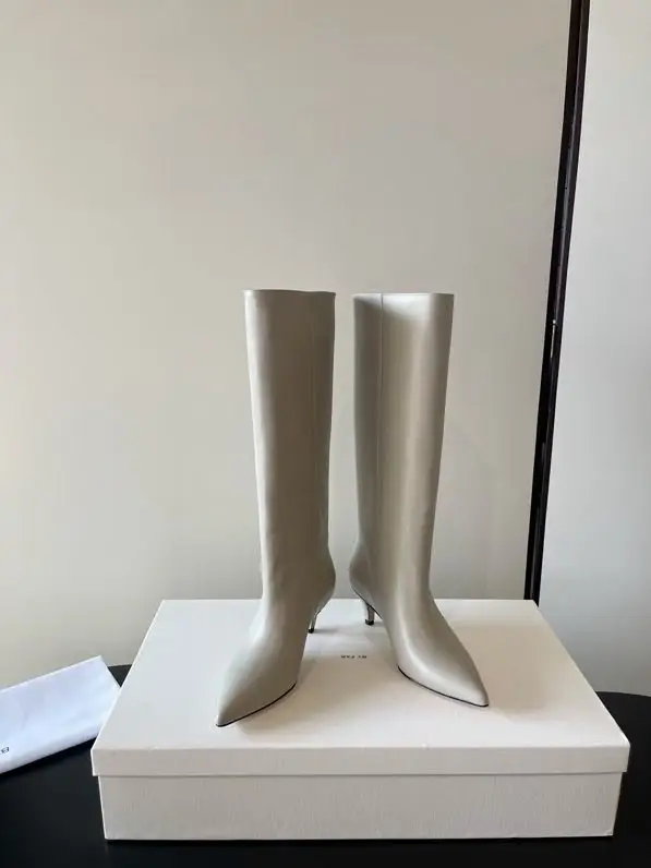 by FAR Boots women's leather on low heel — Photo 3