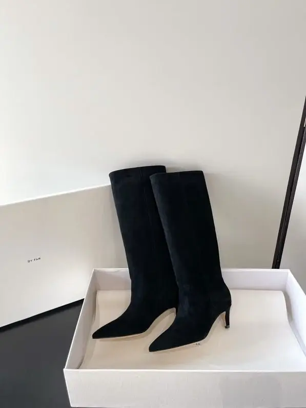 by FAR Boots women's suede on low heel — Photo 5