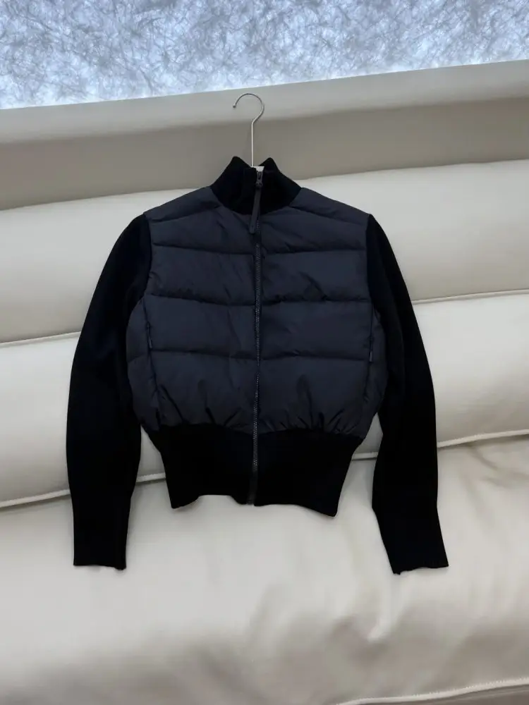 Canada Goose Jacket on feathers women's from кшемировыми sleeves — Photo 3