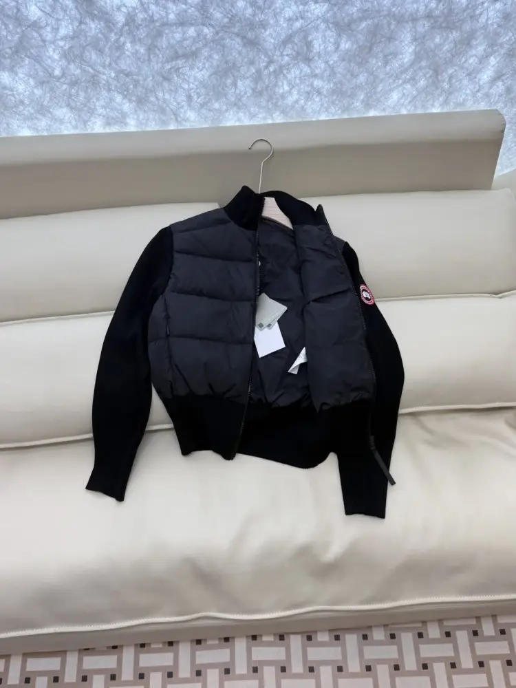 Canada Goose Jacket on feathers women's from кшемировыми sleeves — Photo 5