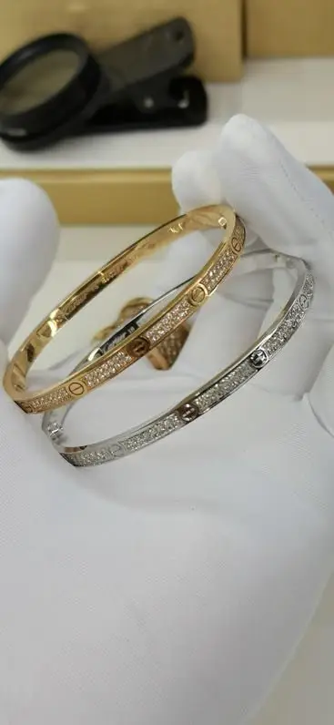 Cartier — Браслет LOVE з 18-каратного білого або рожевого золота з діамантами