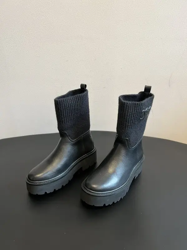Boots women's