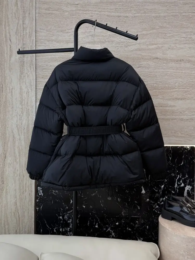 Celine Пуховая куртка с поясом и воротником-стойкой — Фото 2