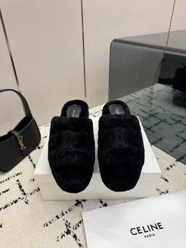 Celine Босоніжки хутряні на платформі — Фото 2