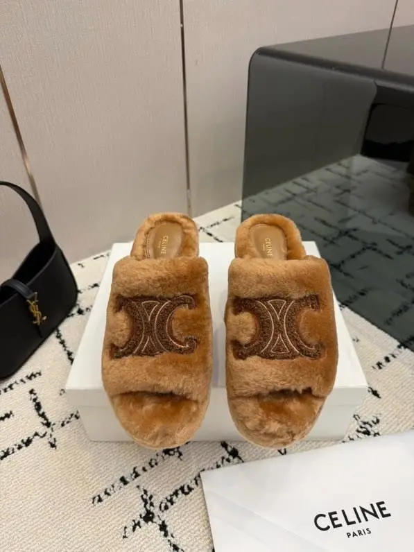 Celine Босоніжки хутряні на платформі — Фото 4