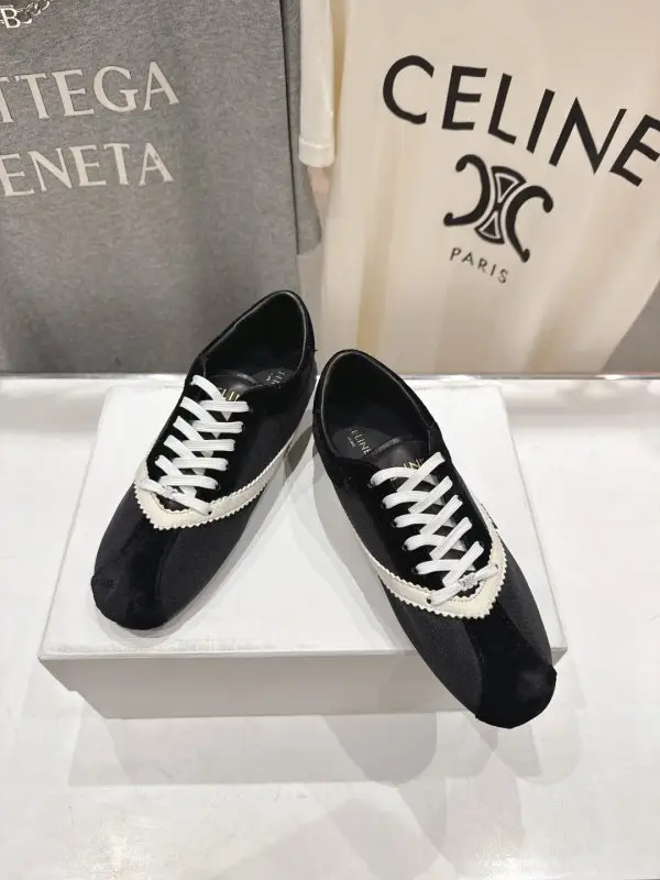 Sneakers women's