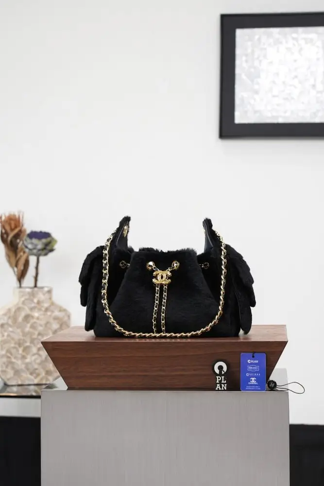 Chanel — Сумка 25 Bag хутряна 22 см