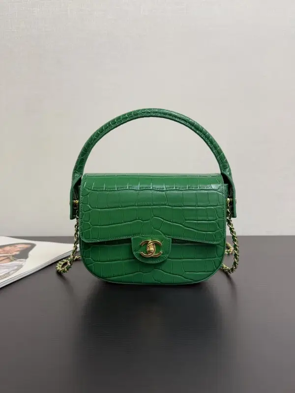 Chanel — Сумка 26A Métiers d'Art 20 см в коже крокодила